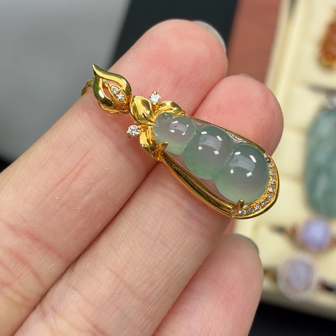 翡翠18K金镶嵌颈饰