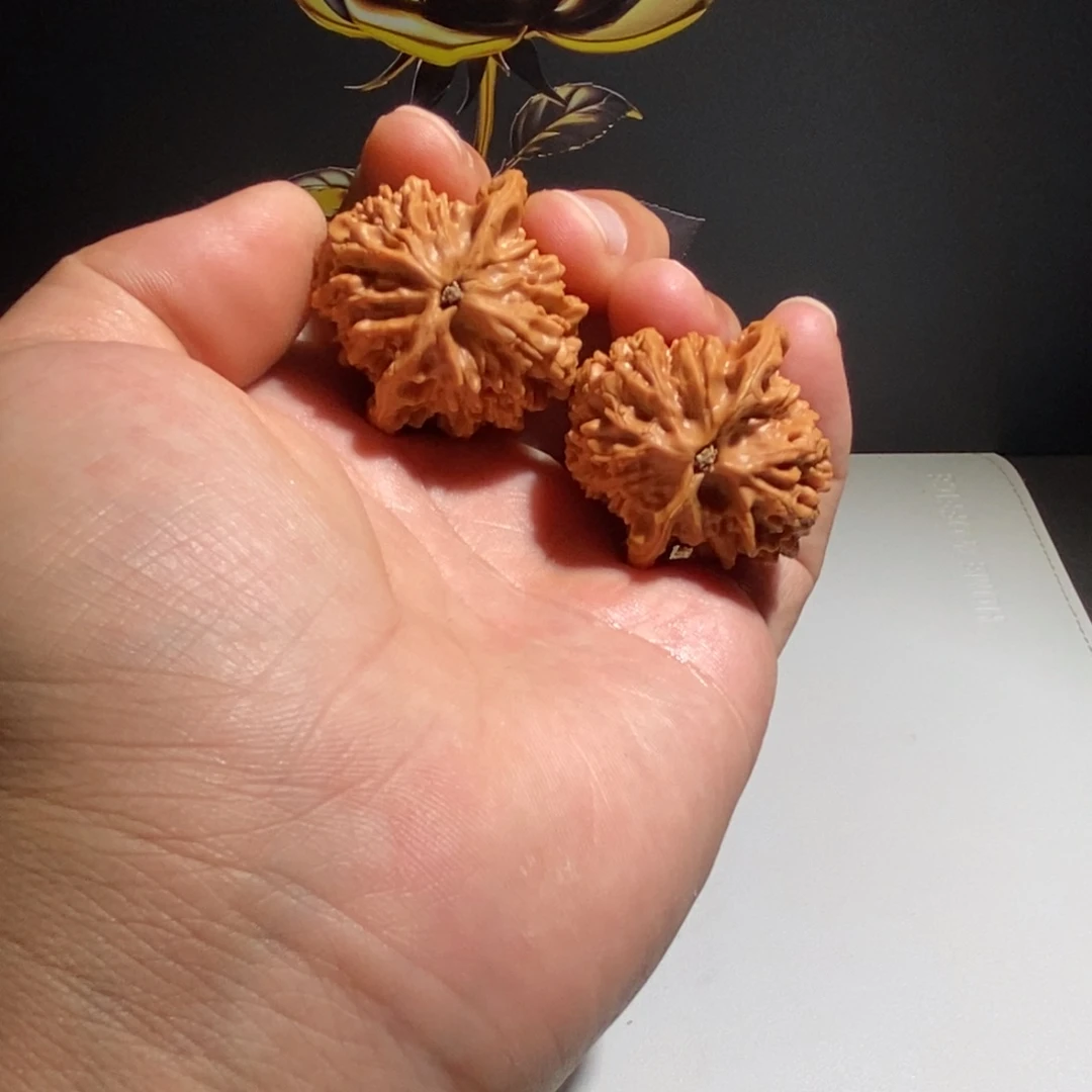 文玩核桃把件2****2十三陵鸡心