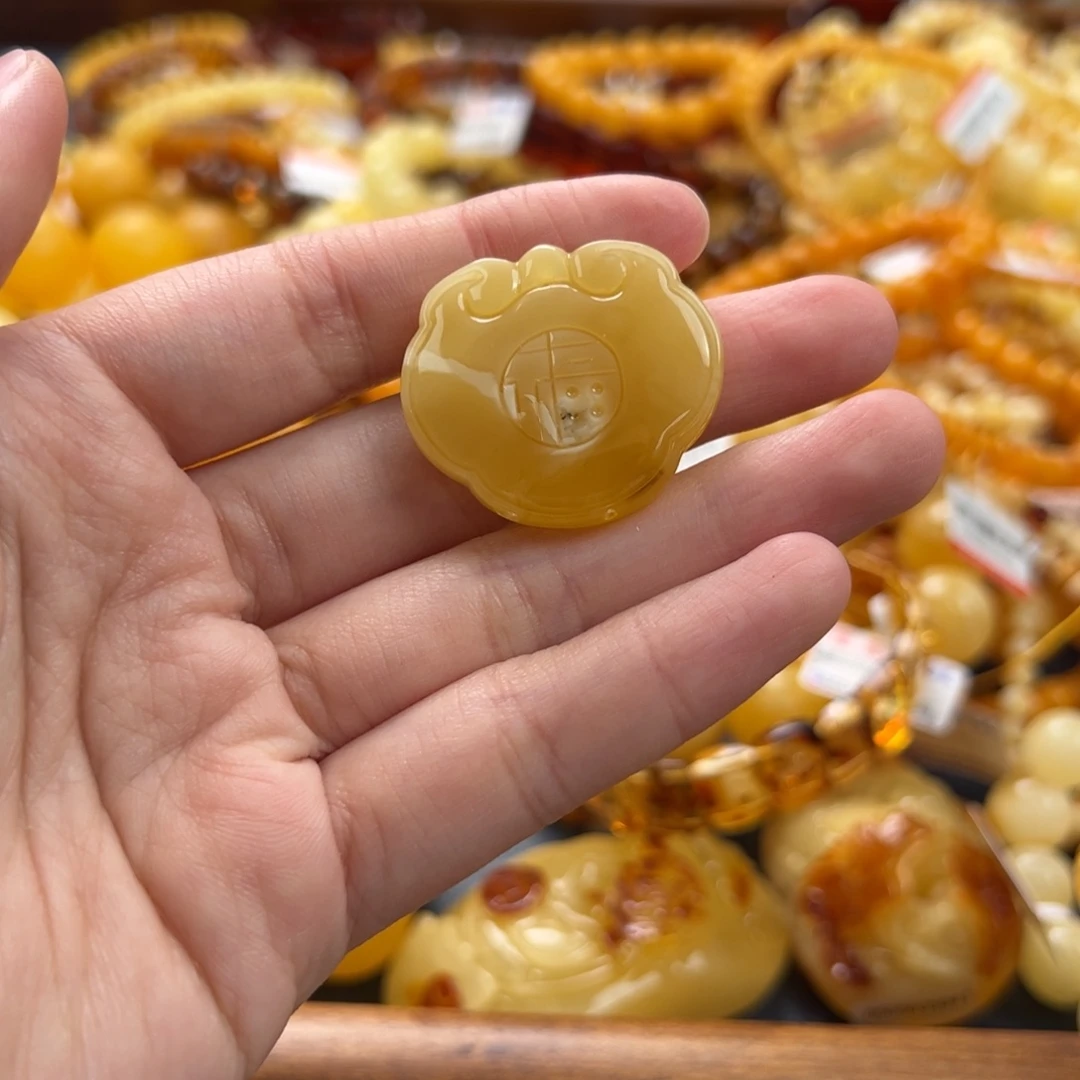 未镶嵌琥珀珠宝奇石