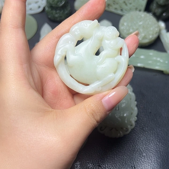 和田玉未镶嵌颈饰