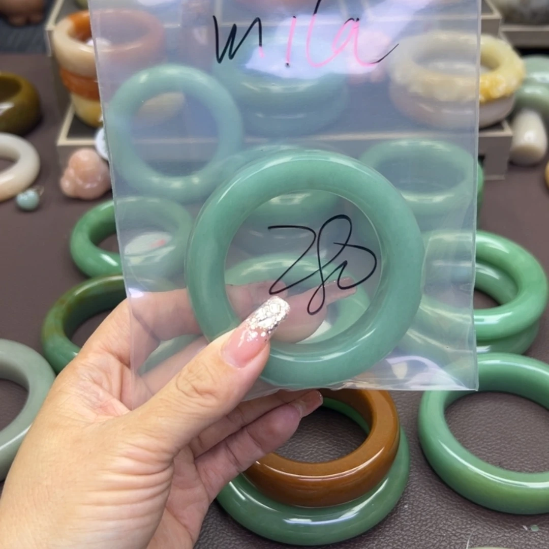 石英岩玉手镯未镶嵌M***?