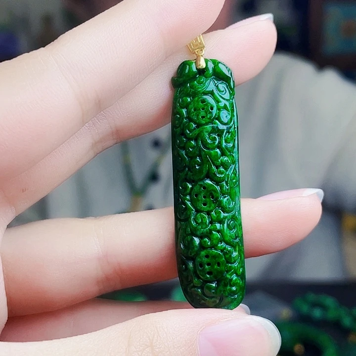 翡翠18K金镶嵌颈饰多样性