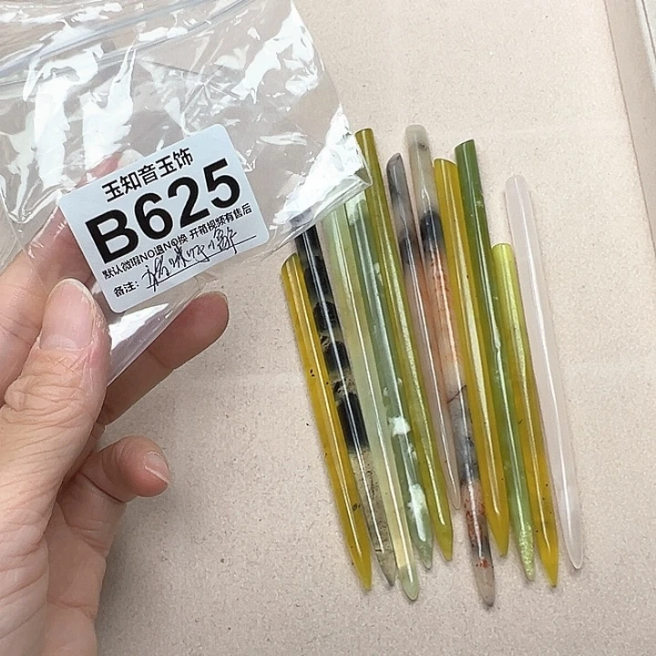 猪***卢未镶嵌蛇纹石玉发簪