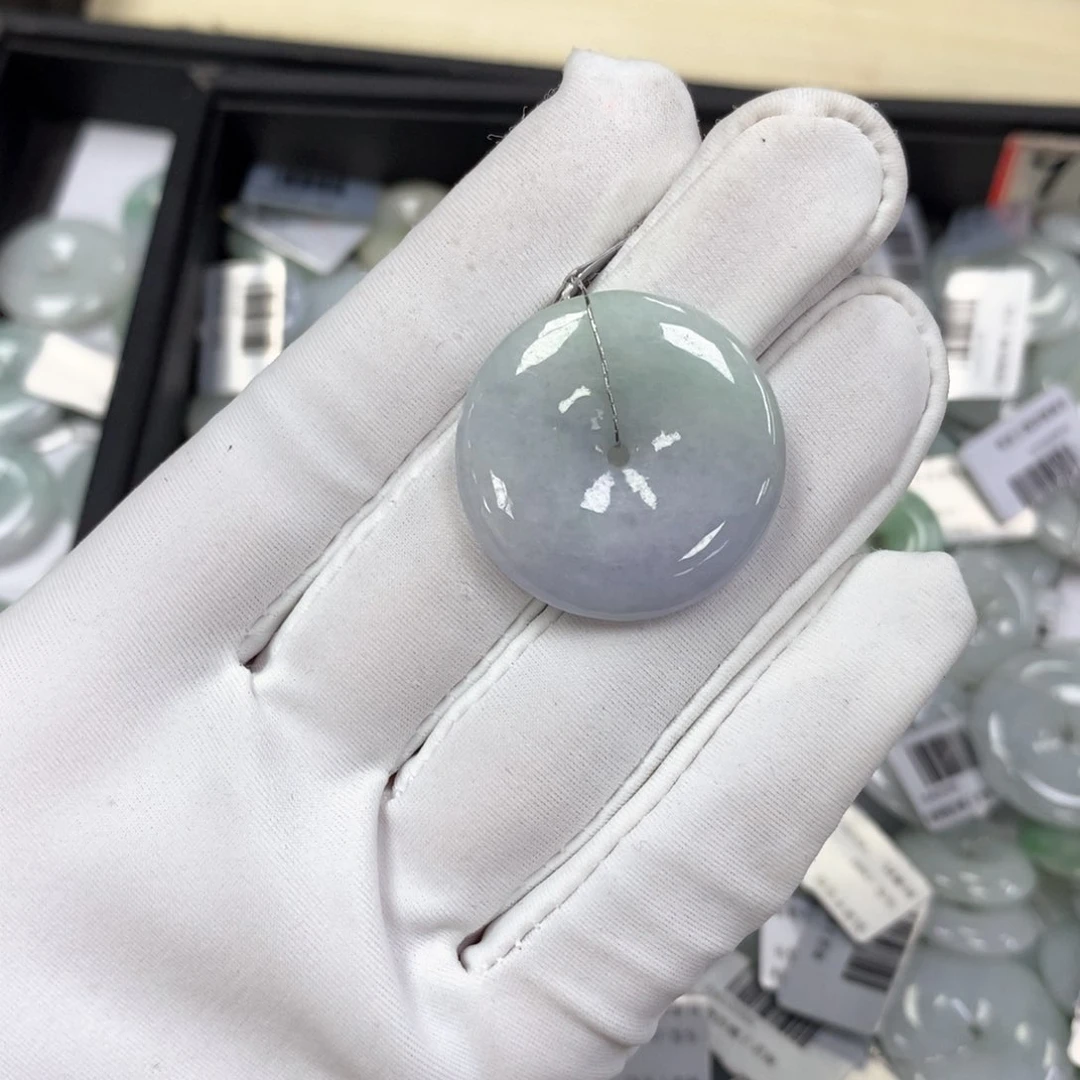 翡翠颈饰未镶嵌平安扣