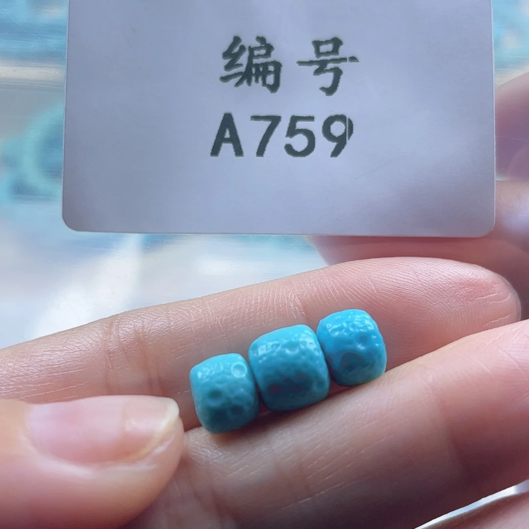 ****绿松石未镶嵌天然原矿绿松石雕刻件