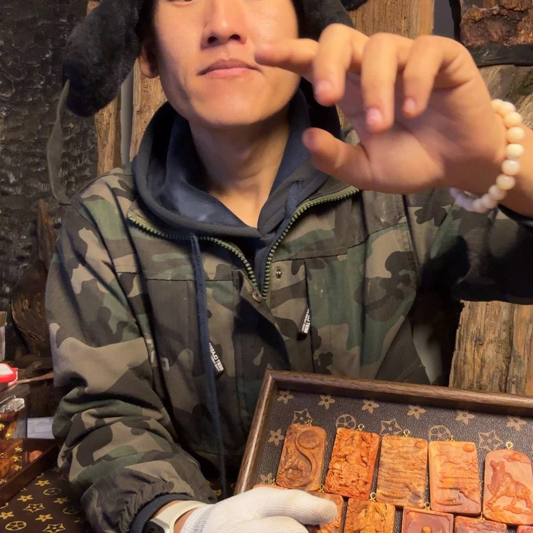 阳***：松木（琥珀木）手串/手链雷击木原木