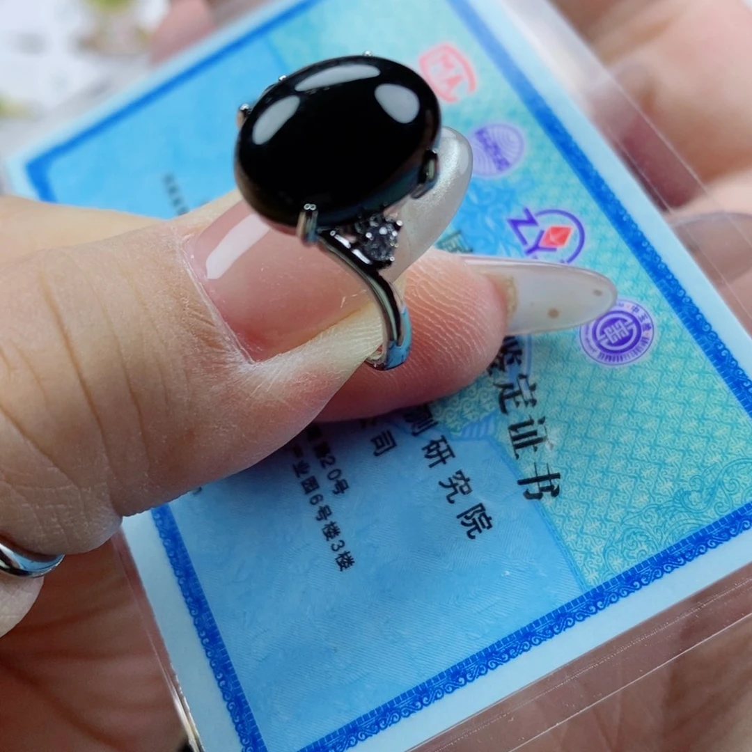 未镶嵌戒指和田玉