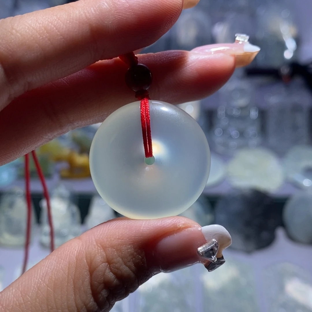 岫玉未镶嵌颈饰平安扣