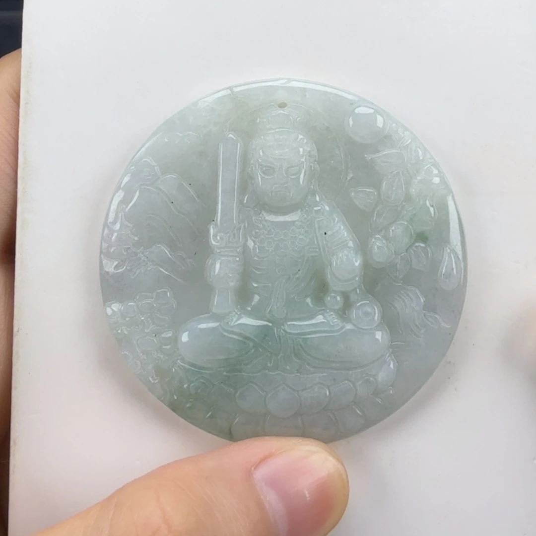 翡翠挂件未镶嵌翡翠