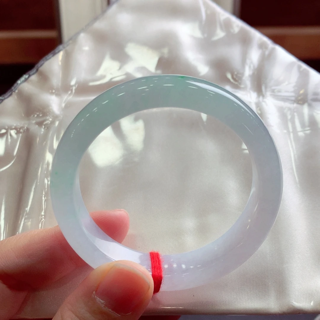 翡翠手镯未镶嵌天然翡翠