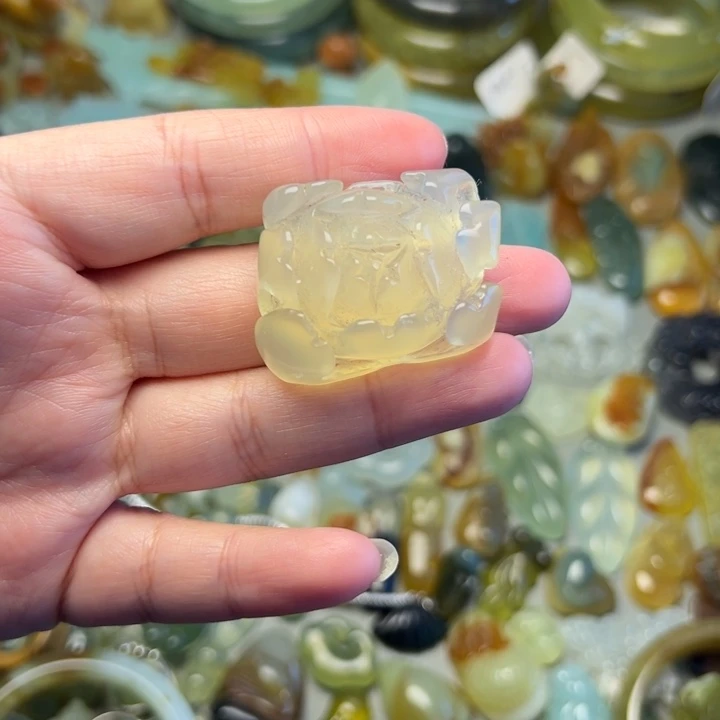 蛇纹石玉未镶嵌微瑕
