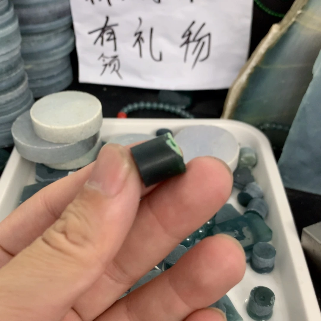 翡翠未镶嵌颈饰土*翡翠