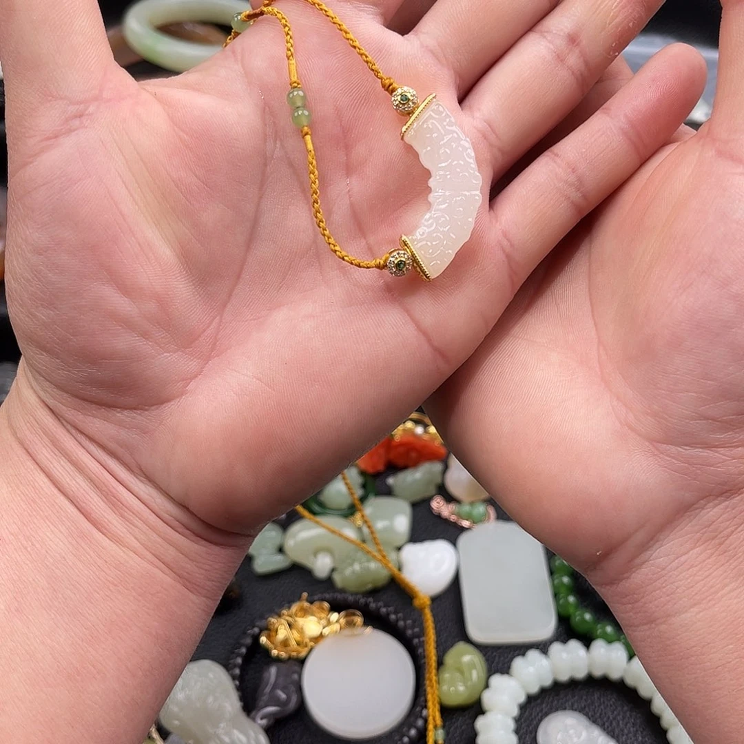 暖***心和田玉银S925镀金镶嵌颈饰