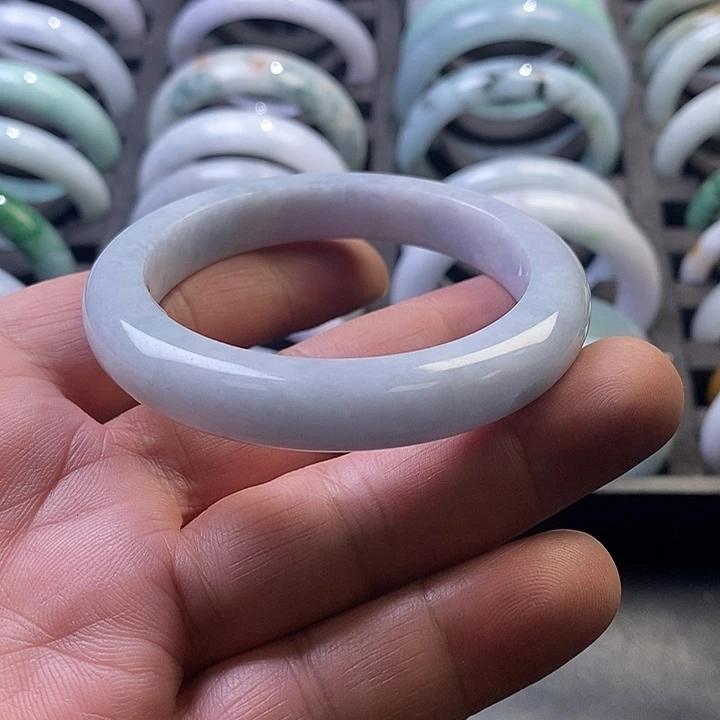 翡翠未镶嵌手镯11. 正