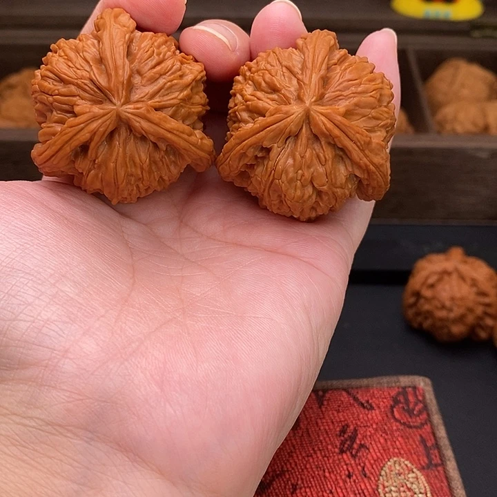 那***少把件文玩核桃白奔