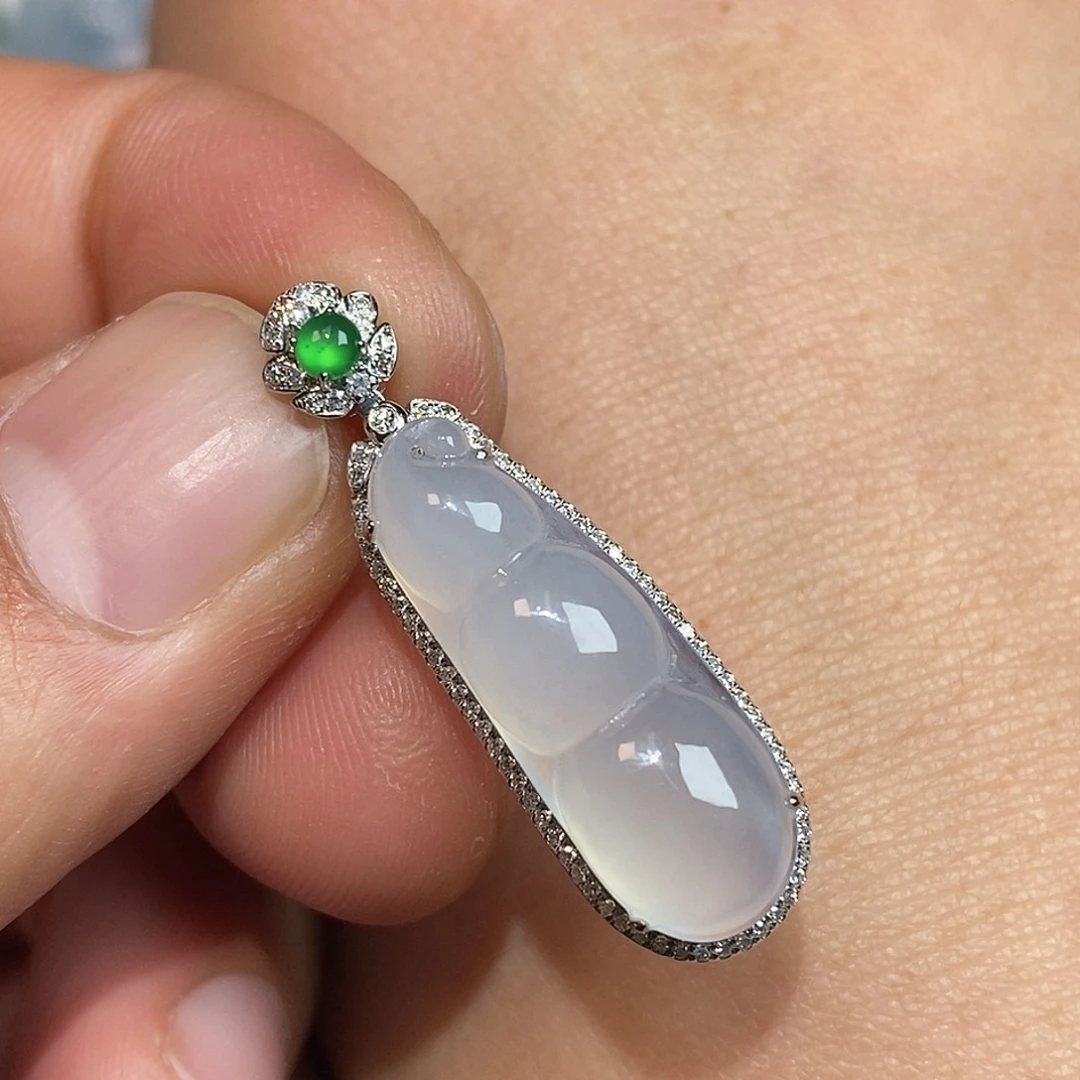 翡翠颈饰18K金镶嵌豆