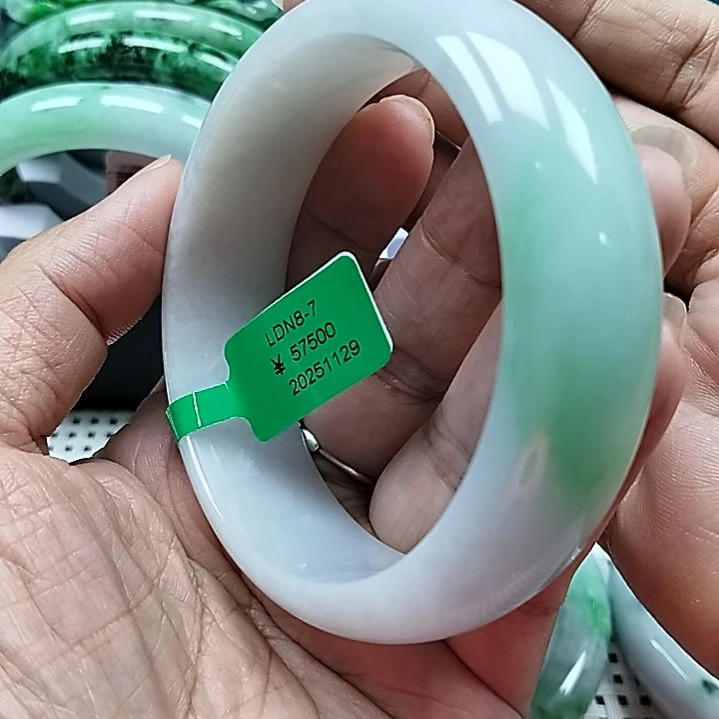 雪***使翡翠未镶嵌手镯翡翠手镯