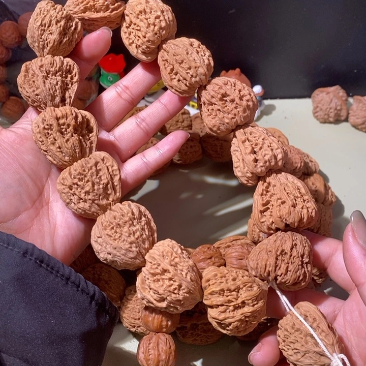 文玩核桃手串……12