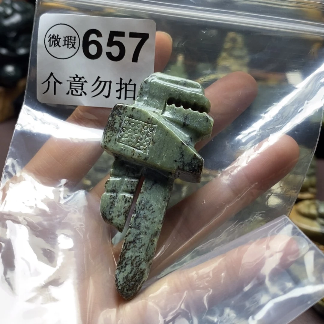 未镶嵌岫岩河磨玉（透闪石质玉）把件