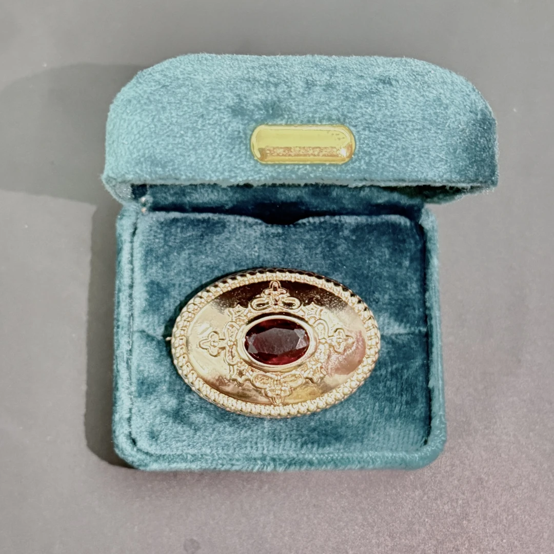 铜合金锆石胸针 新款宝石雕花胸针