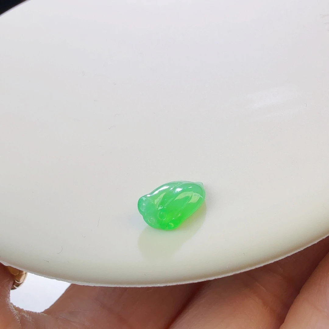 翡翠裸石 甜阳绿莲蓬
