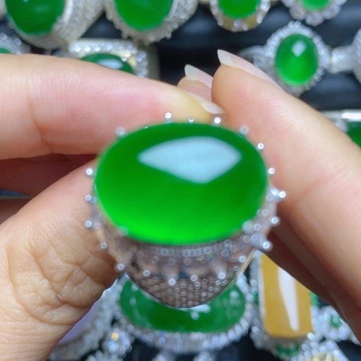 翡翠未镶嵌挂件蛋面