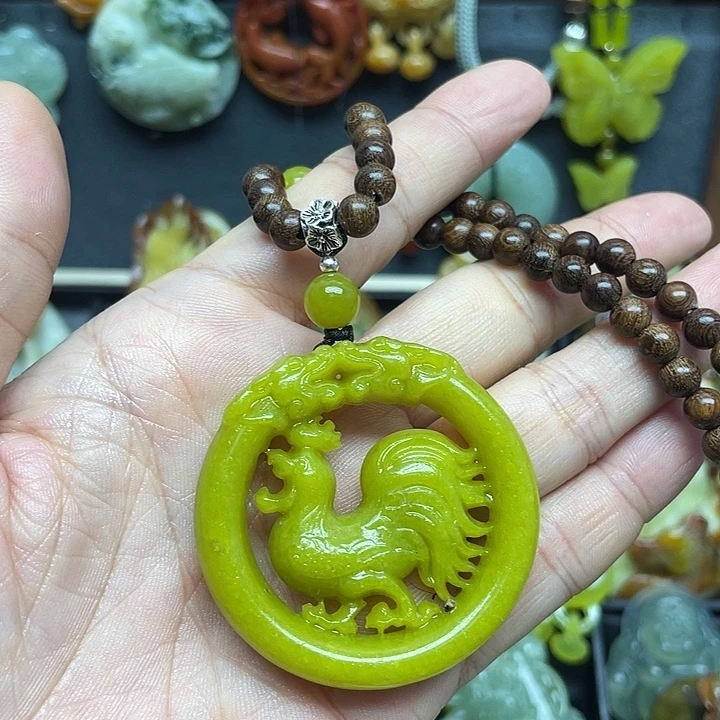 蛇纹石玉未镶嵌颈饰