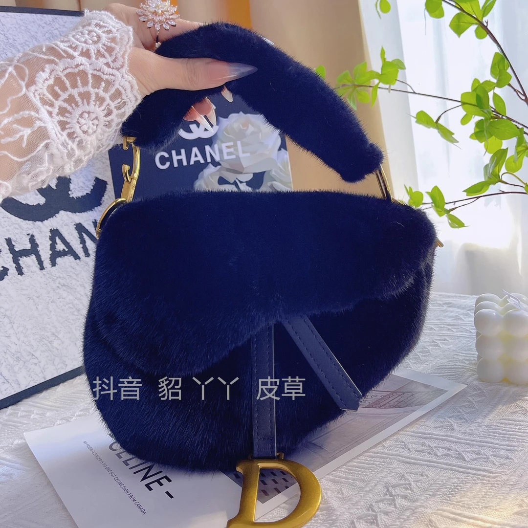 水貂毛马鞍包ins洋气手提包百搭时尚秋冬简约女士皮草包毛绒送礼