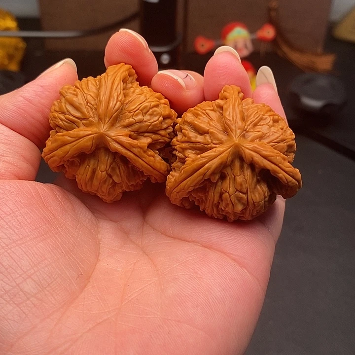 ༺***ﻬ文玩核桃把件白奔