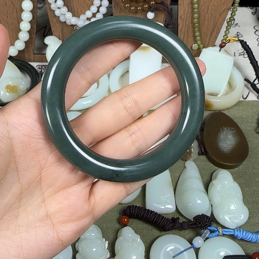 和田玉未镶嵌手镯