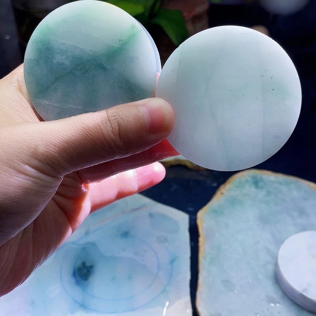 翡翠未镶嵌颈饰毛料9