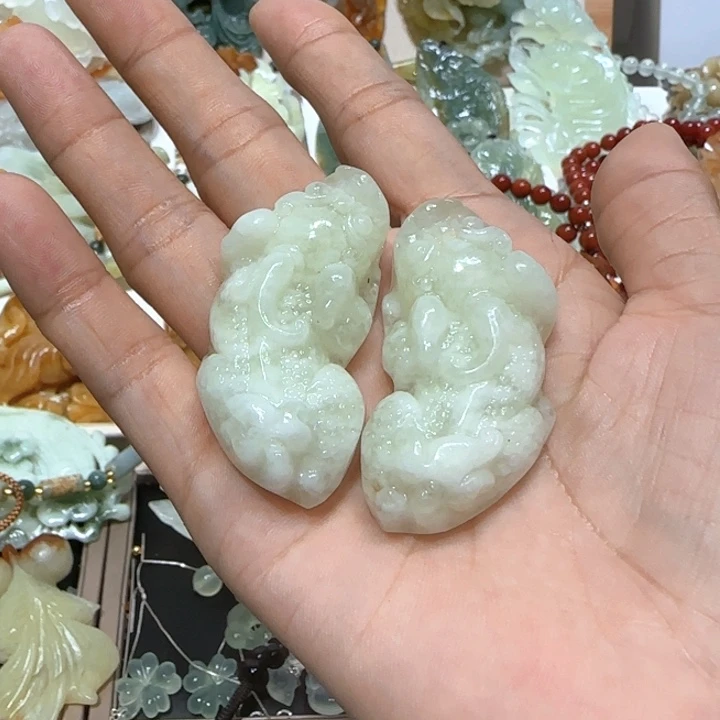 蛇纹石玉未镶嵌吊坠