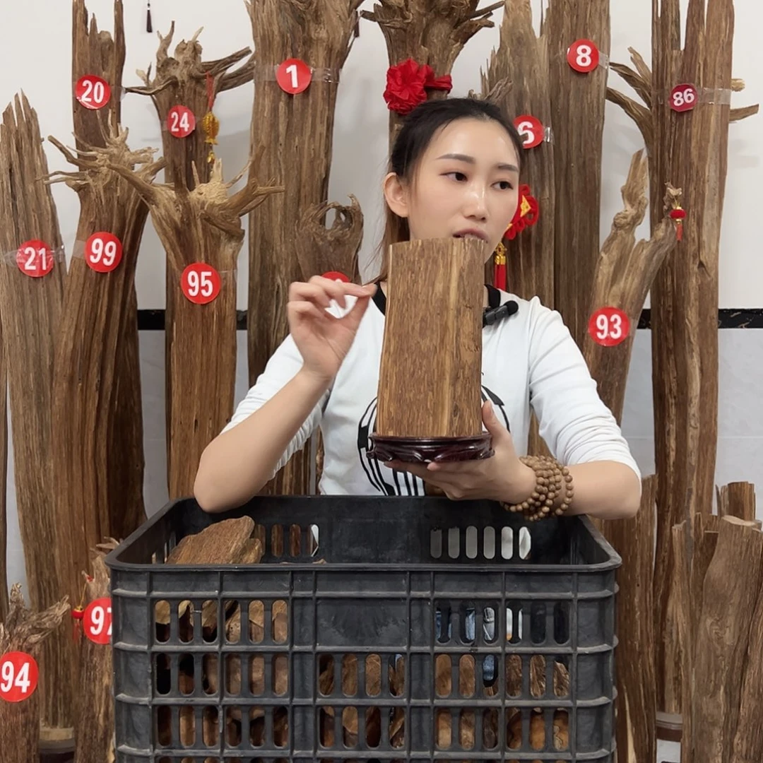 沉香碎屑沉香原材料