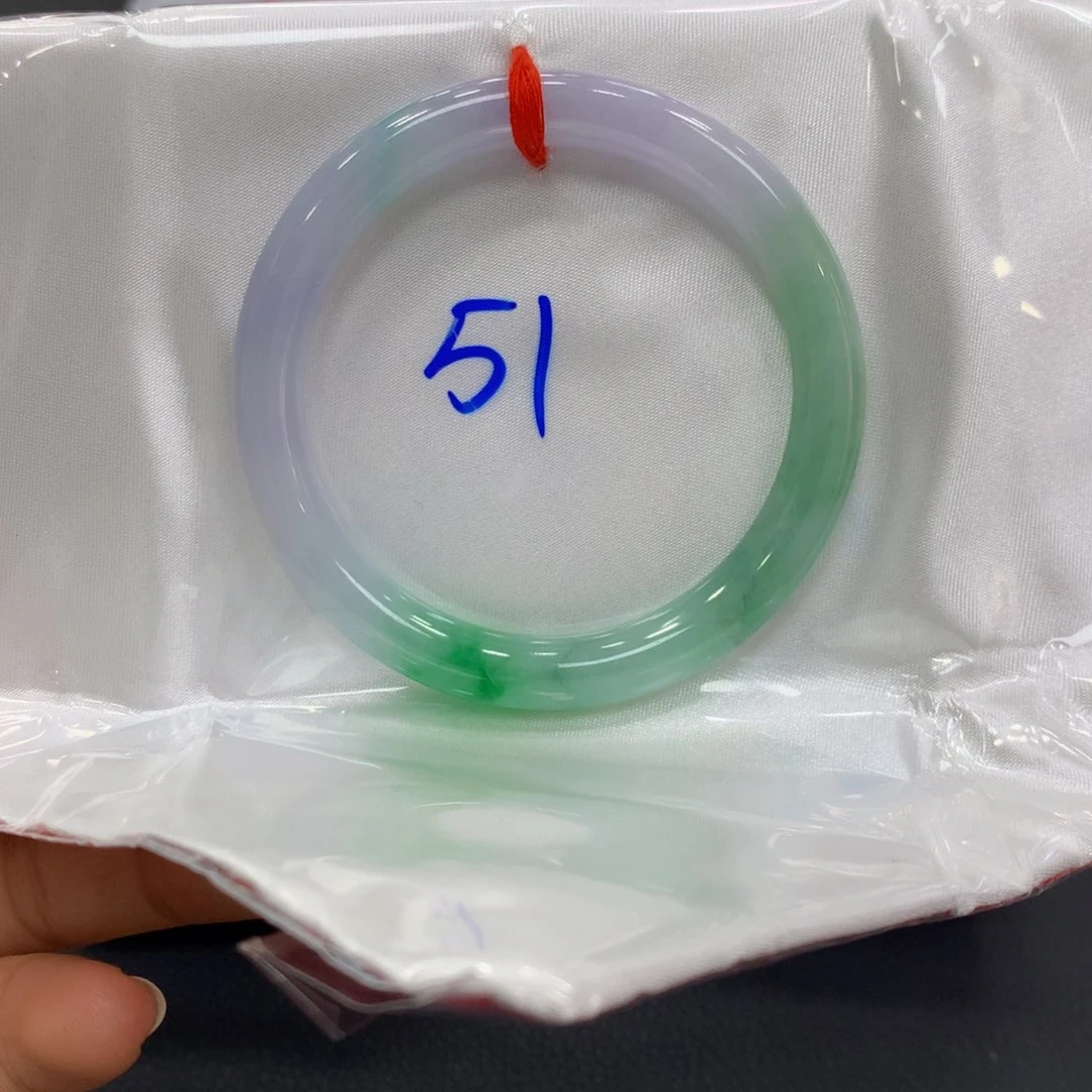 翡翠手镯未镶嵌翡翠