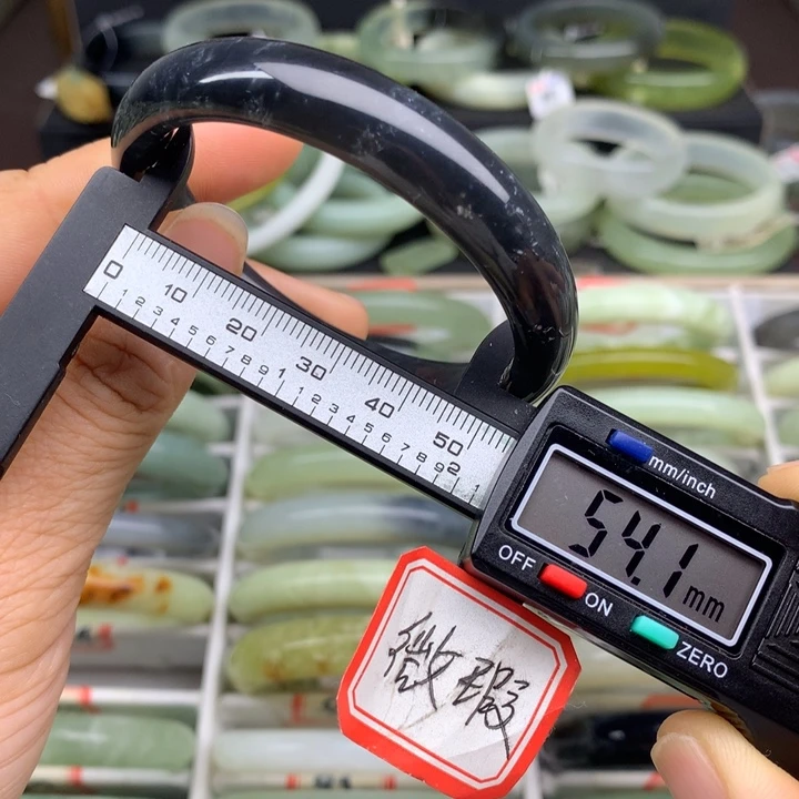 蛇纹石玉未镶嵌手镯924