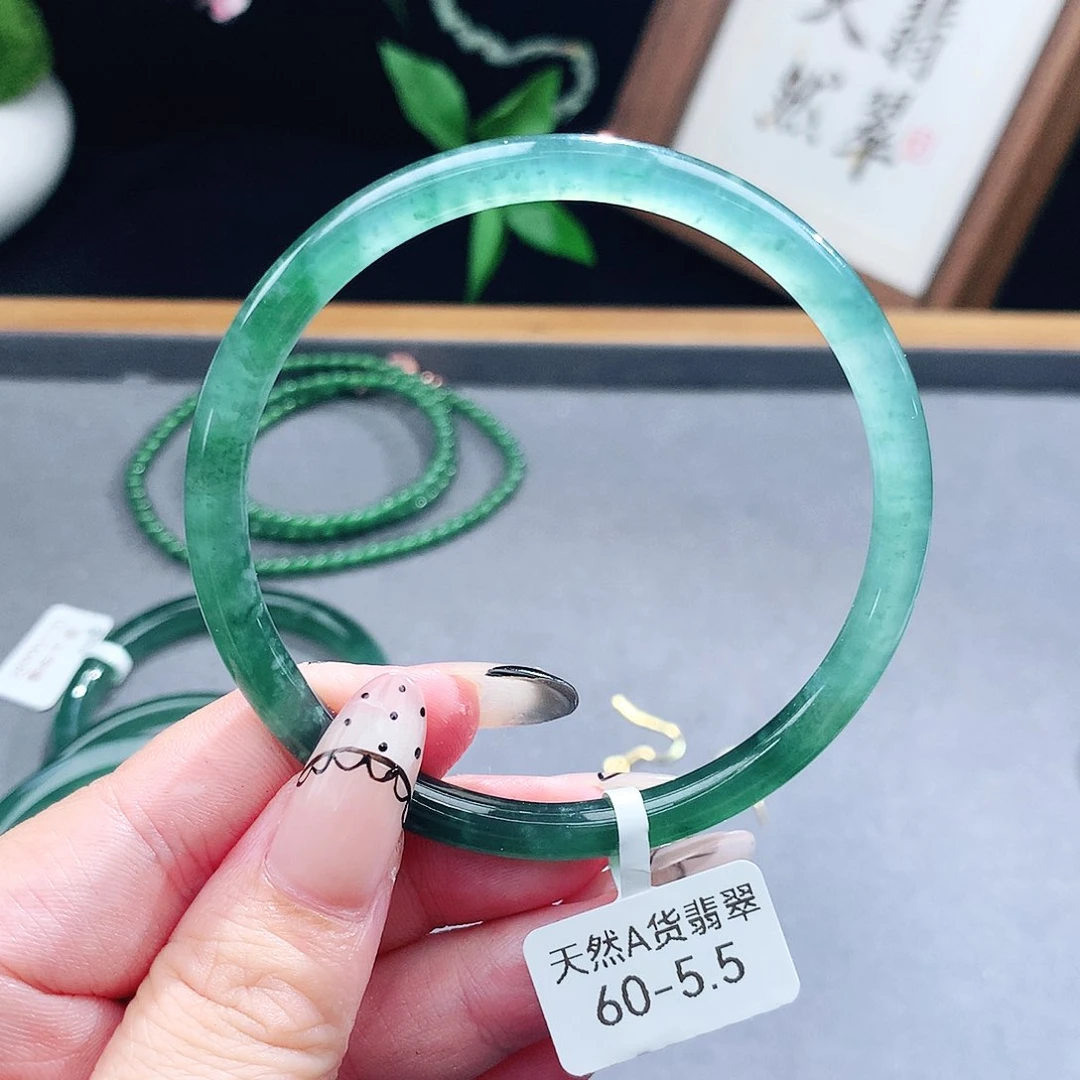 翡翠手镯（圆镯）未镶嵌