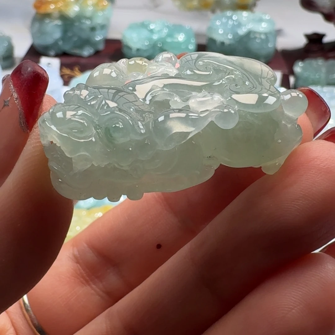 定制翡翠未镶嵌揽****怀貔貅