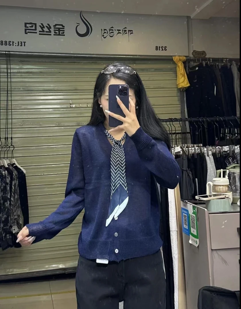 设计感配丝巾V领针织开衫新款夏季上衣