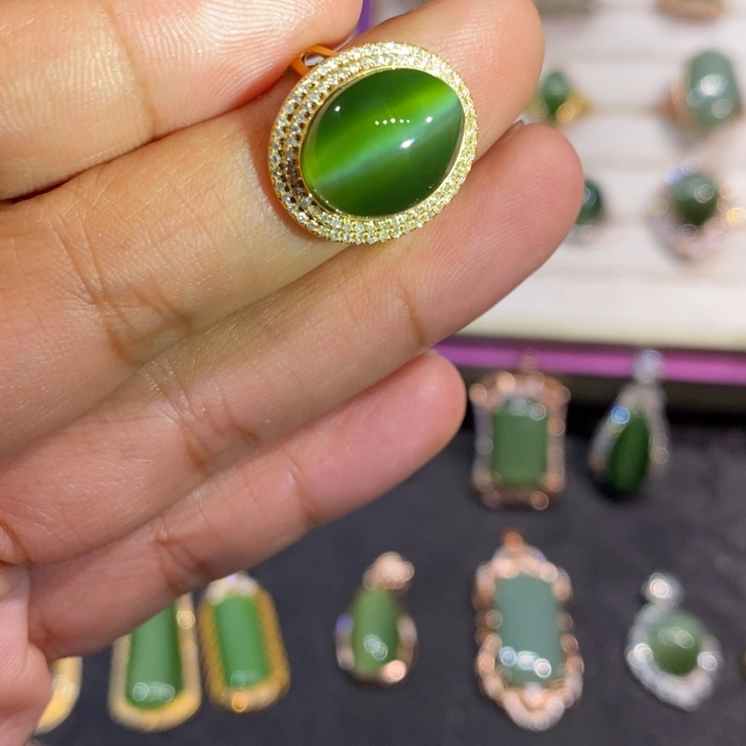 和田玉（碧玉）颈饰18K金镶嵌