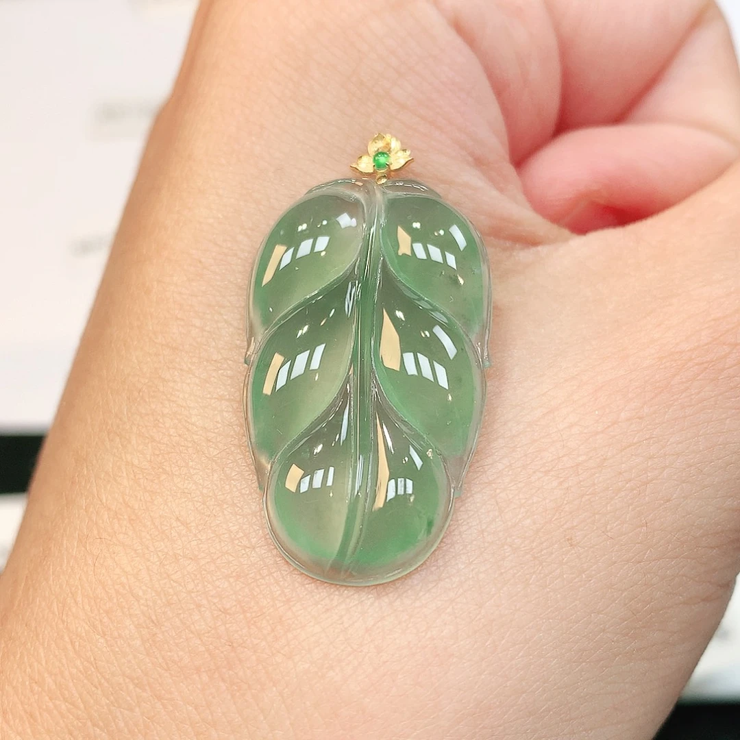 翡翠18K金镶嵌颈饰