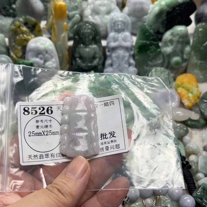 翡翠未镶嵌颈饰8526