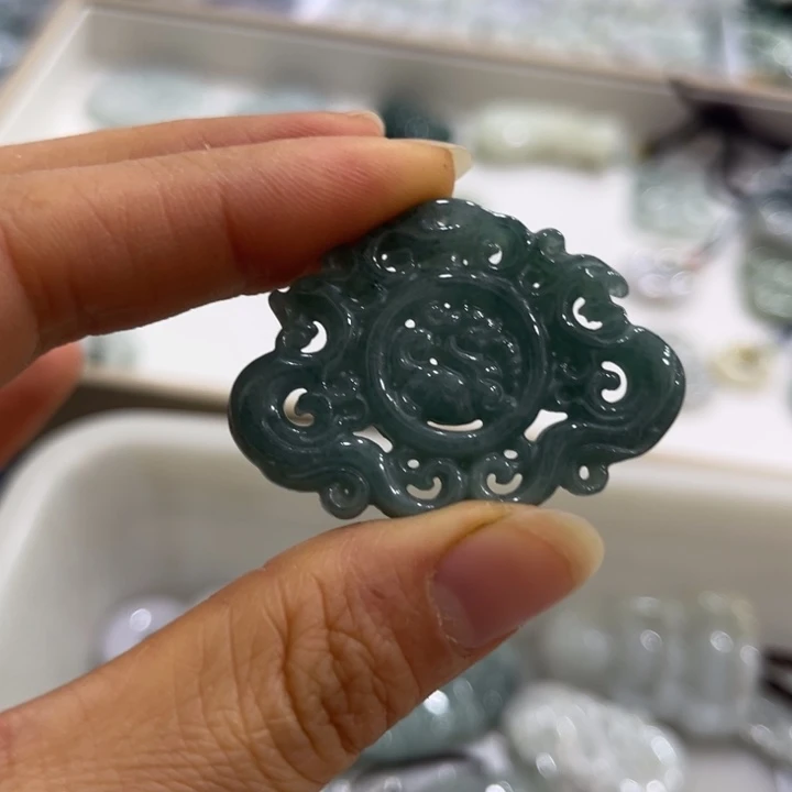 翡翠未镶嵌颈饰翡翠