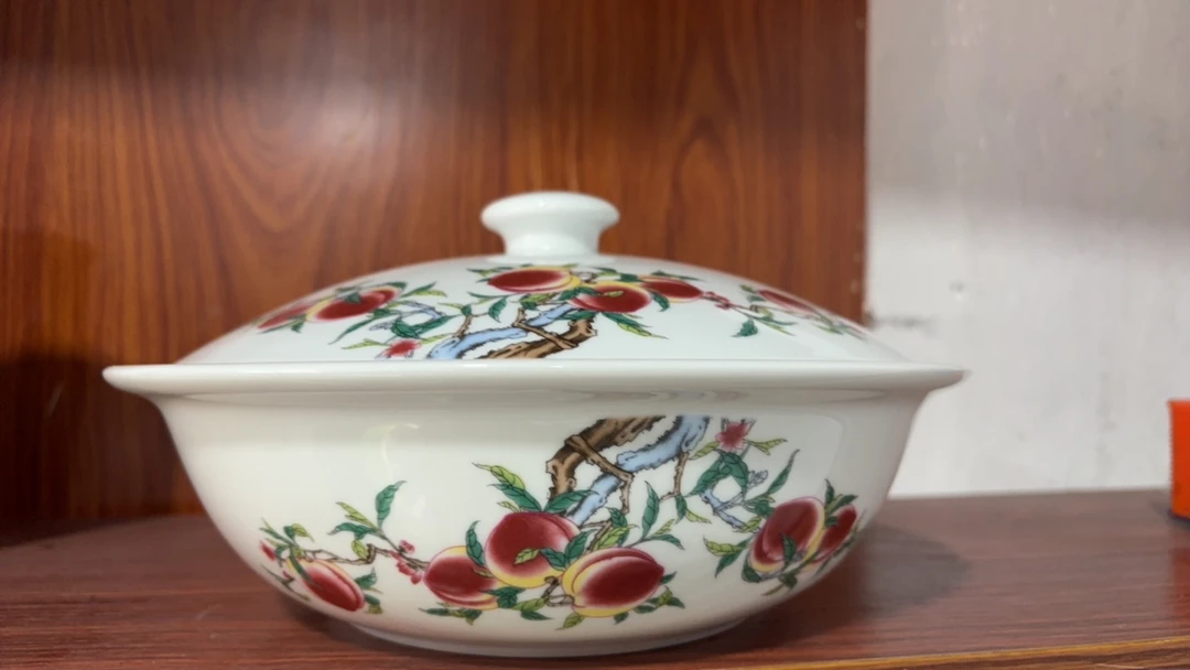 景德镇陶瓷餐具粉桃带盖品锅
