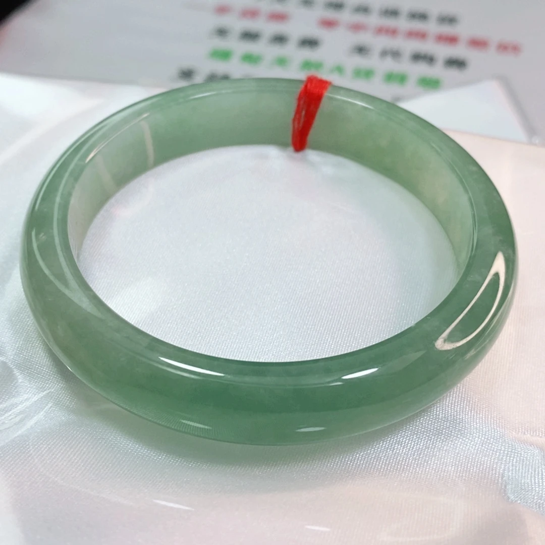 翡翠手镯未镶嵌y*64圈口