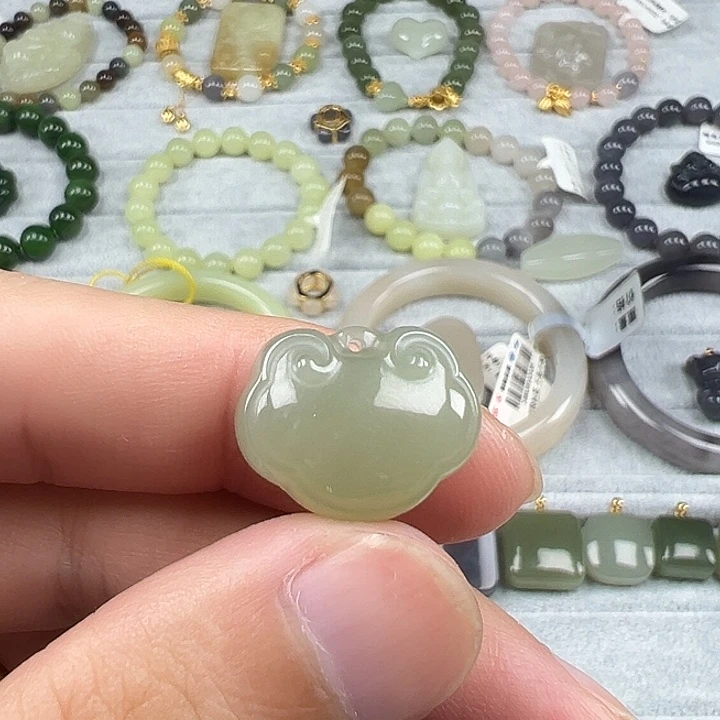 和田玉未镶嵌珠宝半成品