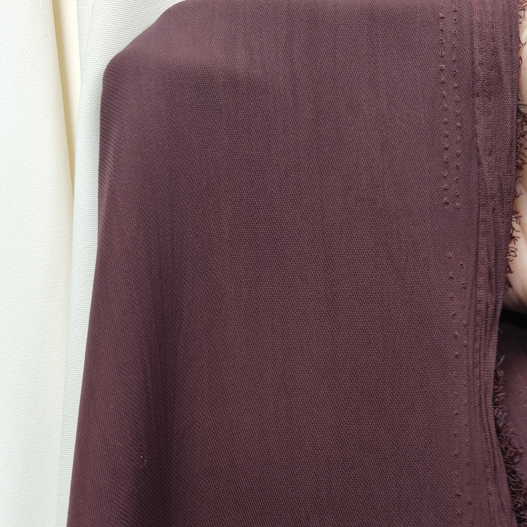 抓花防透丝布料，颜色丰富手感舒适垂感很好，门幅1.6米有弹力。