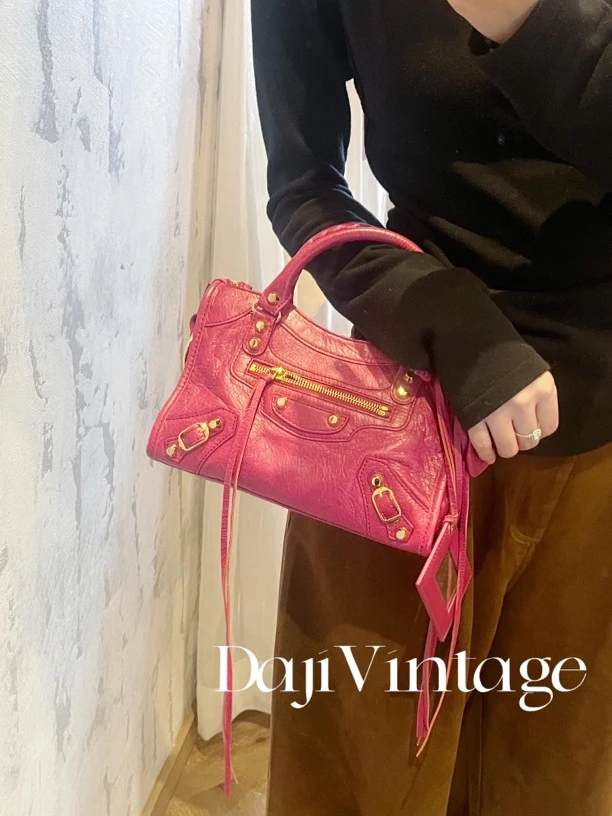 95新 Balenciaga/巴黎世家 大吉一店/巴黎世家树莓粉机车斜挎包