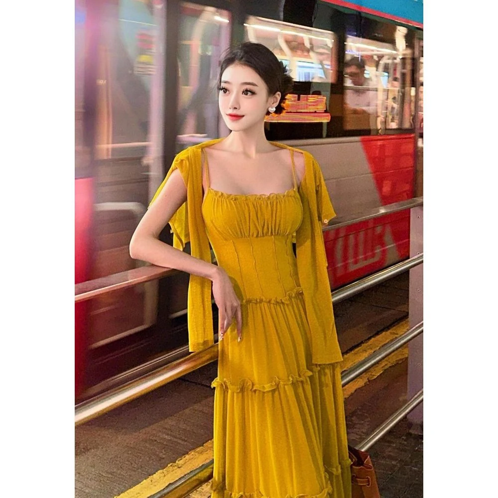 小众温柔优雅风微胖新款遮肉显瘦褶皱吊带连衣裙开衫两件套装