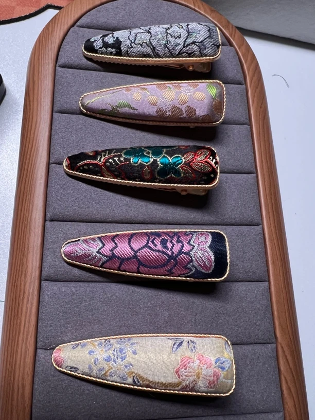 直播间选品一物一拍宋锦香云纱手作纽扣发圈DIY创意设计