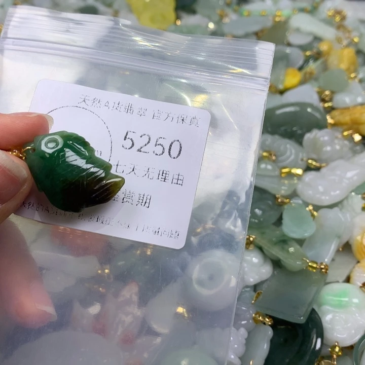 翡翠未镶嵌颈饰翡翠